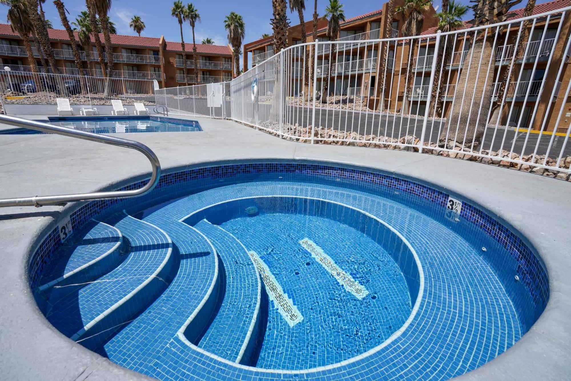 Mead Motel 2*