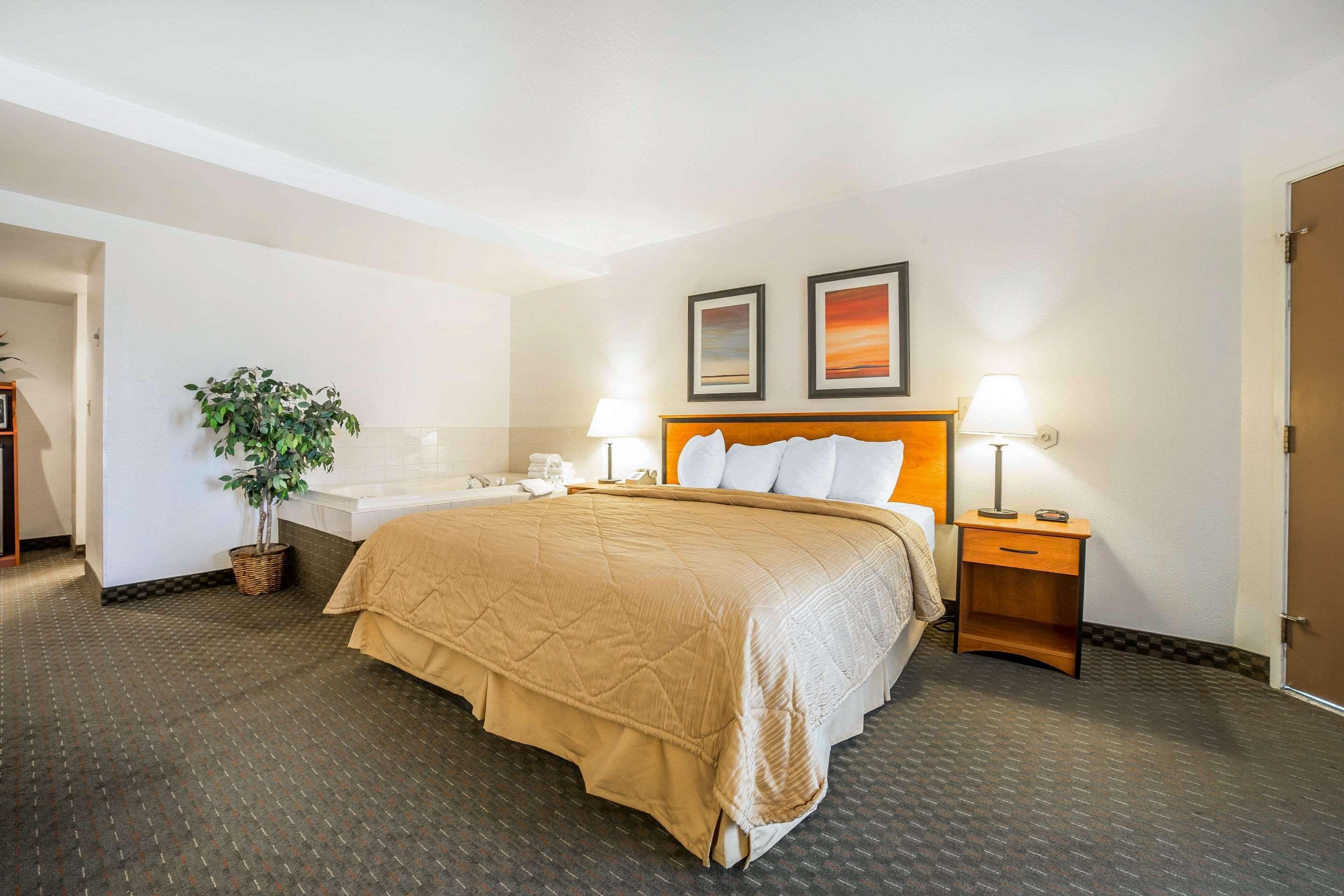 Mead Motel 2*